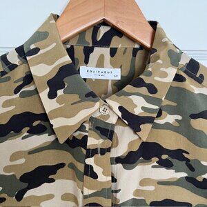 Equipment Slim Silk Button-down Shirt in Kelp Camoflage | Size Small